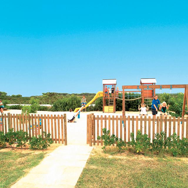 Vakantie Aparthotel Zafiro Menorca in Cala'n Bosch (Menorca, Spanje)