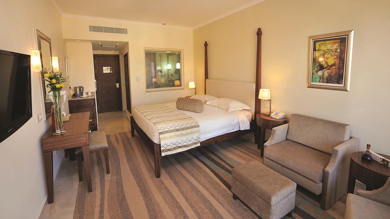 8 Dagen logies/ontbijt Alexander The Great Beach Hotel