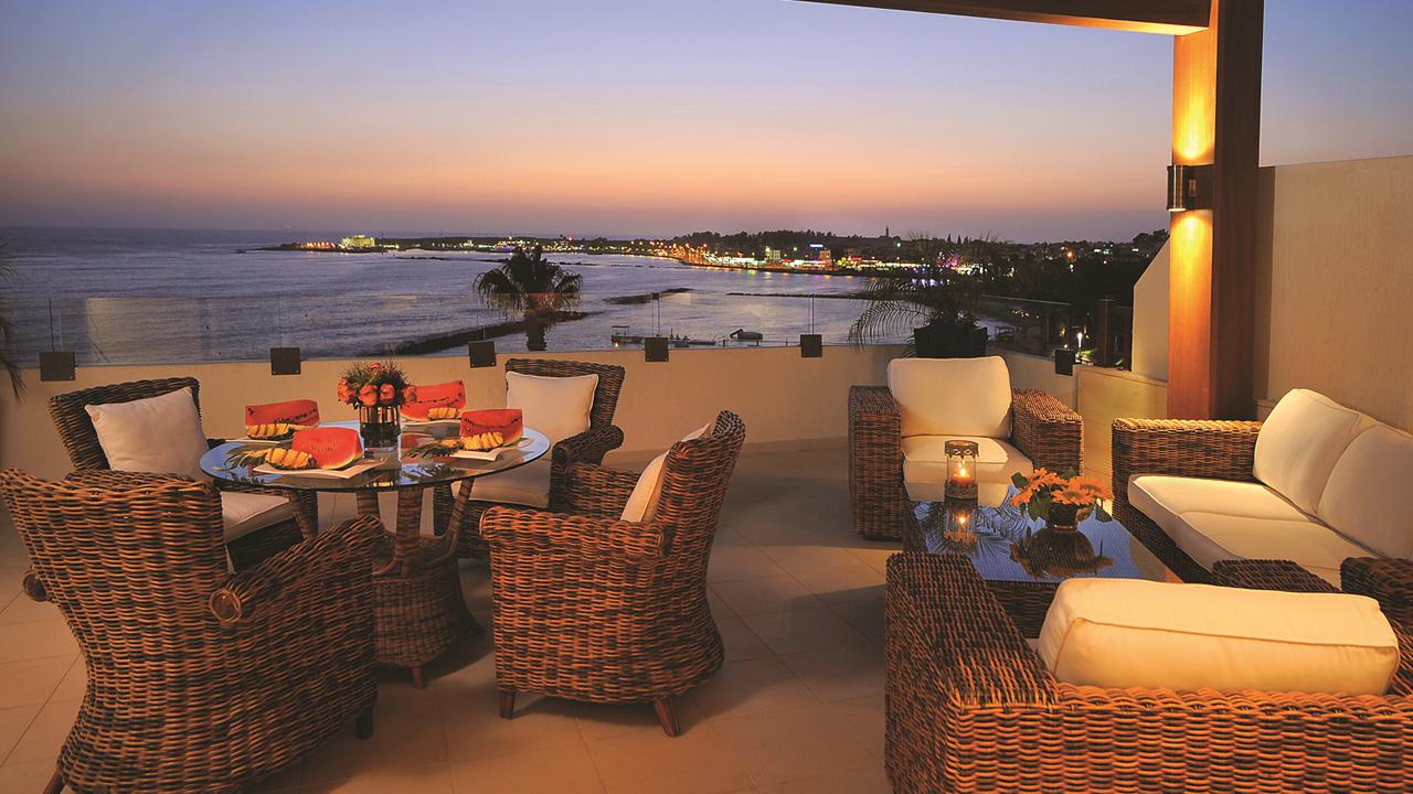 8 Dagen logies/ontbijt Alexander The Great Beach Hotel