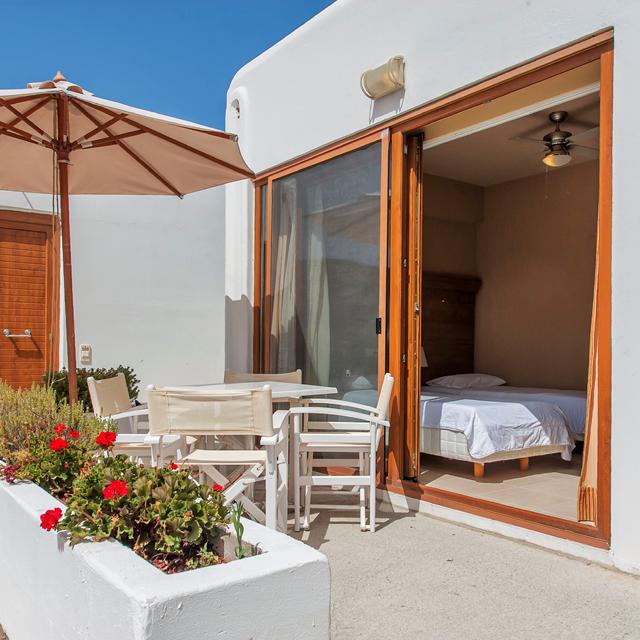 hotel-valley-village