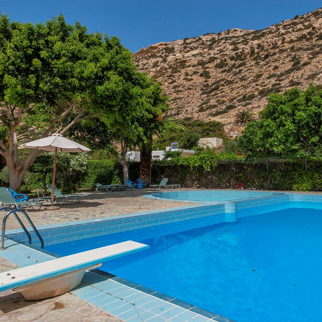hotel-valley-village