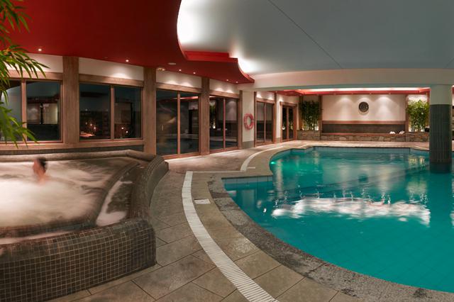 Skiën 4* Les Trois Vallées € 816,- | fitness, wifi, parkeerplaats, sauna, zwembad, restaurant(s), wellness