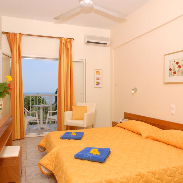 Hotel Ipsos Beach