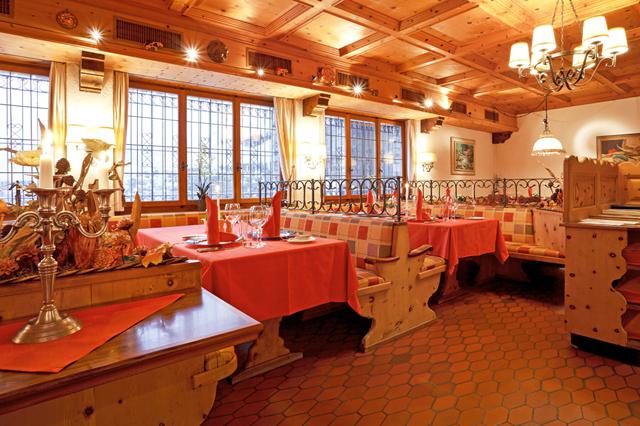 2-persoonskamer 3* Zwitserland € 1454,- 【tennisbaan, sauna, kluisje op kamer, zwembad, parkeerplaats, wellness, restaurant(s), wifi】