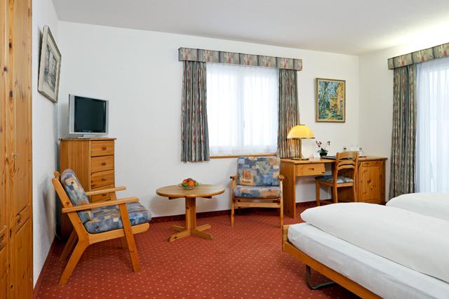 2-persoonskamer 3* Zwitserland € 1454,- 【tennisbaan, sauna, kluisje op kamer, zwembad, parkeerplaats, wellness, restaurant(s), wifi】