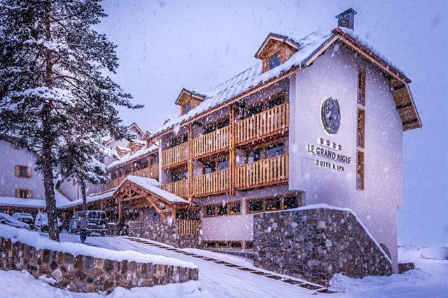 Wellness 4* Villeneuve € 926,- | skipas inbegrepen