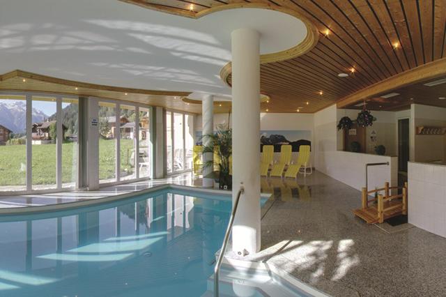 Wintersport 3* Zwitserland € 448,- ✓ vanaf de piste in de aprés-ski