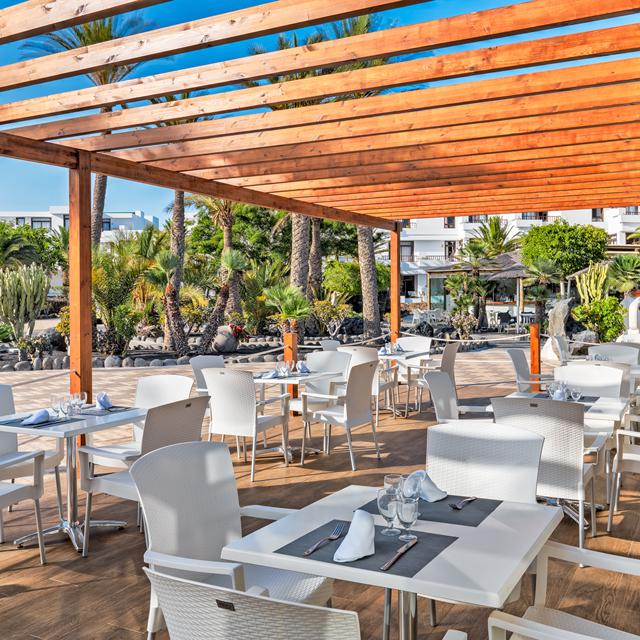 hotel-h10-suites-lanzarote-gardens