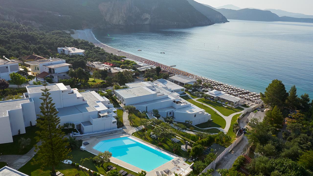 Lichnos Beach Hotel & Suites