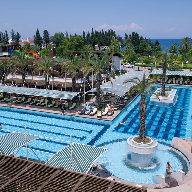 hotel-crystal-de-luxe-resort-spa