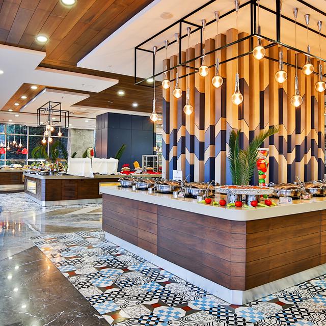 hotel-saturn-palace-resort