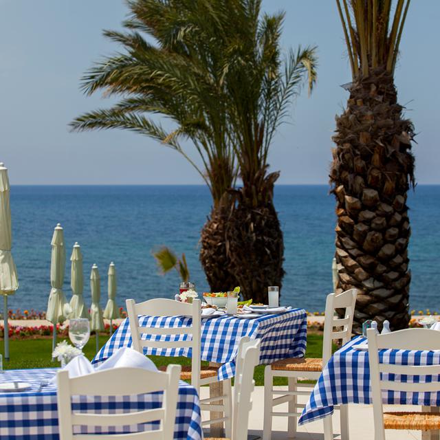 tsokkos-king-evelthon-beach-hotel-resort