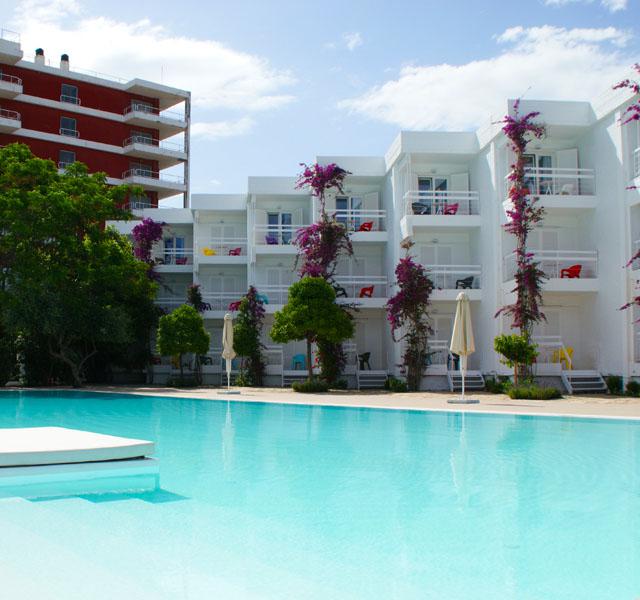 hotel-marathon-beach-resort