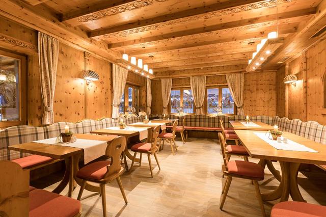 1-persoonskamer 4* Stubaital € 935,- ⁂ parkeerplaats, hond is welkom, wifi, sauna, wellness, zwembad, kluisje op kamer, fitness