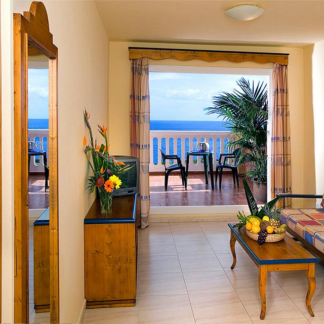 hotel-las-olas