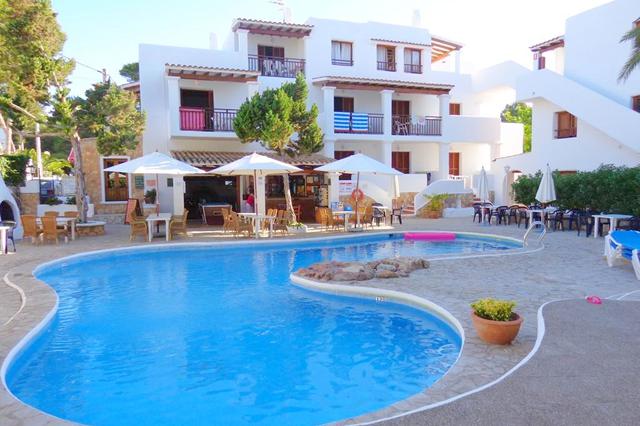Zon Santa Eulalia € 435,- ➤ zwembaden, restaurant(s)