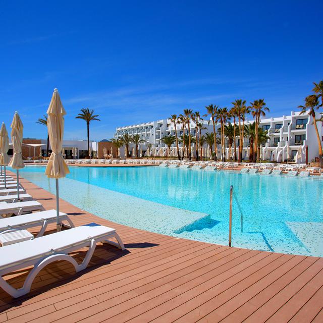 grand-palladium-white-island-resort-spa