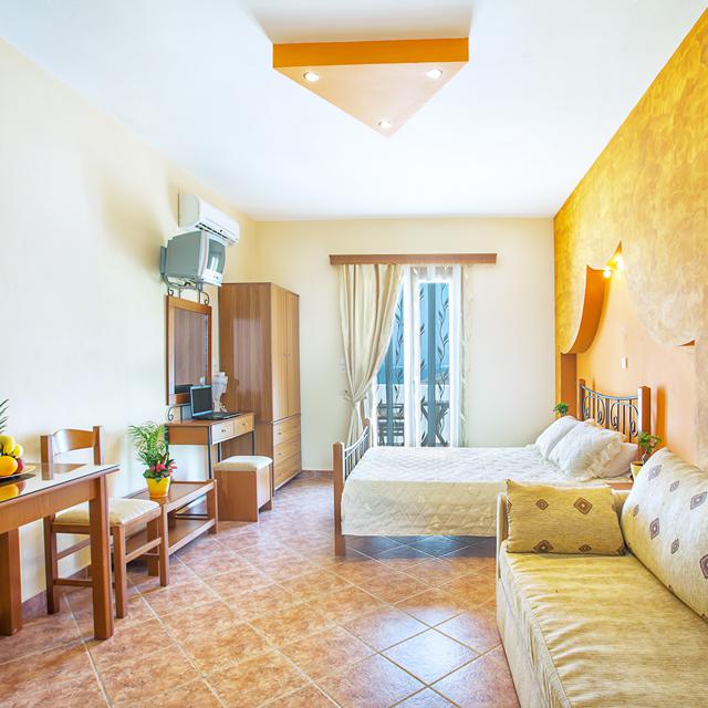 naxos-golden-sun-hotel-luxury-suites
