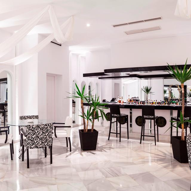 aparthotel-albayzin-del-mar