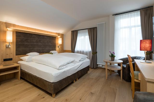 Wintersport 4* Dolomiti Superski € 1217,- ➤ parkeerplaats, sauna, wifi, kluisje op kamer, fitness, restaurant(s), zwembad, wellness, hond is welkom