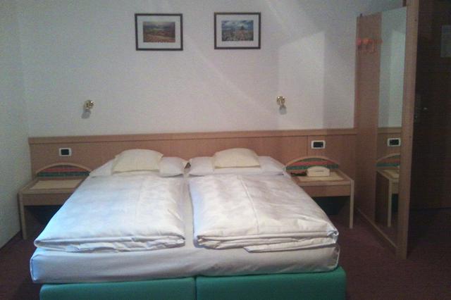 1-persoonskamer 3* Dolomiti Superski € 1010,- ➤ samen met de kids