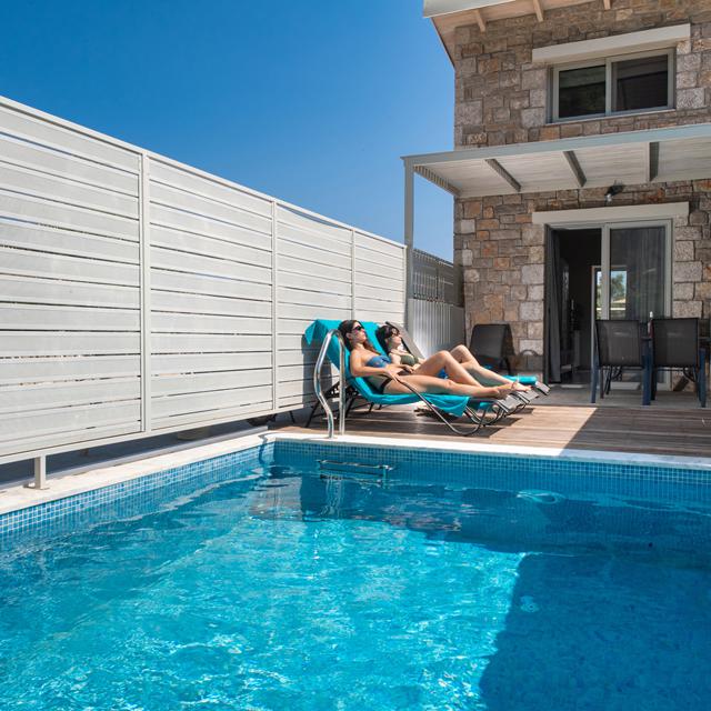 kastro-maistro-suites-met-privezwembad