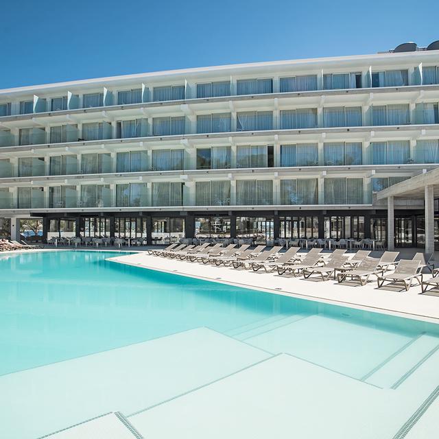 hotel-els-pins-resort-spa
