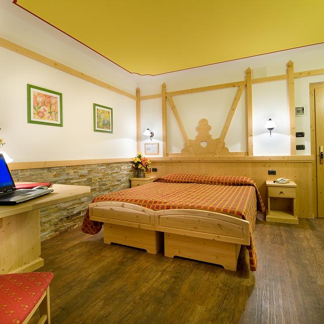 hotel-adamello