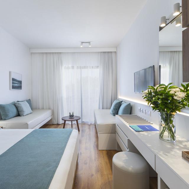 hotel-louis-phaethon-beach