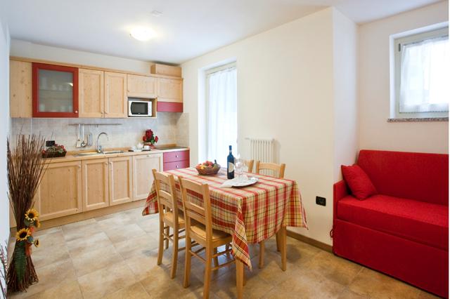 Wellness 3* Mezzana € 712,- 【hond is welkom, restaurant(s), sauna, kluisje op kamer, parkeerplaats, fitness, wellness, zwembad, wifi】