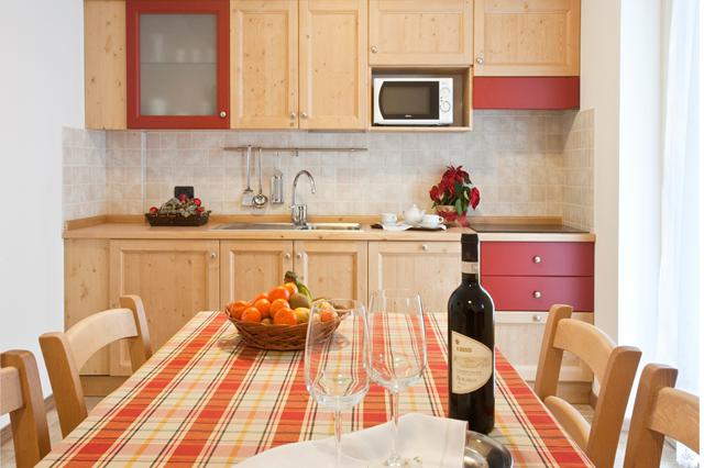Wellness 3* Mezzana € 712,- 【hond is welkom, restaurant(s), sauna, kluisje op kamer, parkeerplaats, fitness, wellness, zwembad, wifi】
