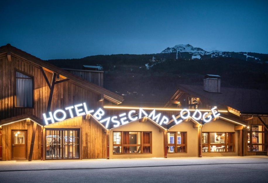 impressie Base Camp Lodge