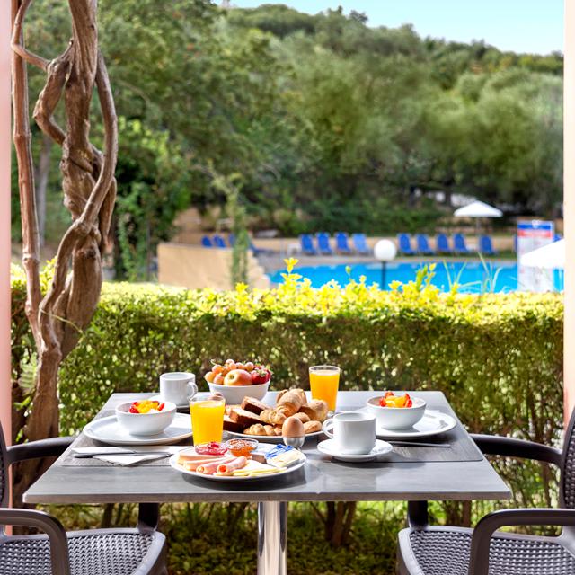 aparthotel-century-resort