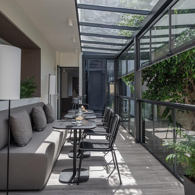bitzaro-hotel-in-town