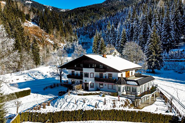 Wellness 3* Kleinarl € 1016,- 【skipas inbegrepen】