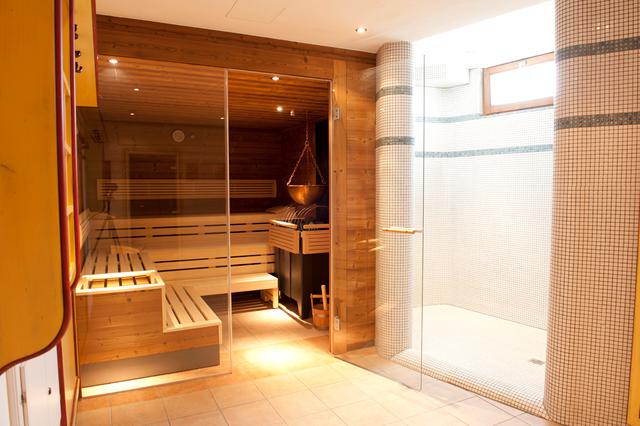 1-persoonskamer 4* Stubaital € 935,- ⁂ parkeerplaats, hond is welkom, wifi, sauna, wellness, zwembad, kluisje op kamer, fitness