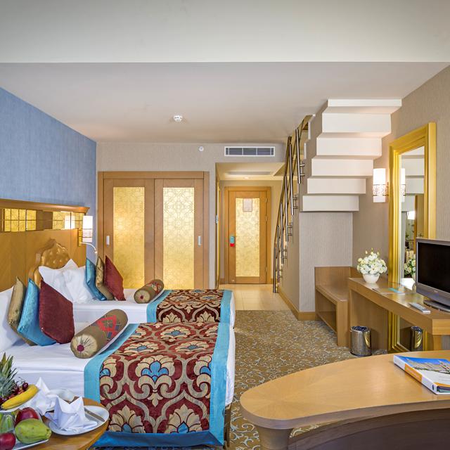 hotel-royal-holiday-palace