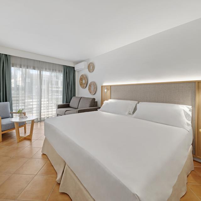 hotel-occidental-cala-vinas