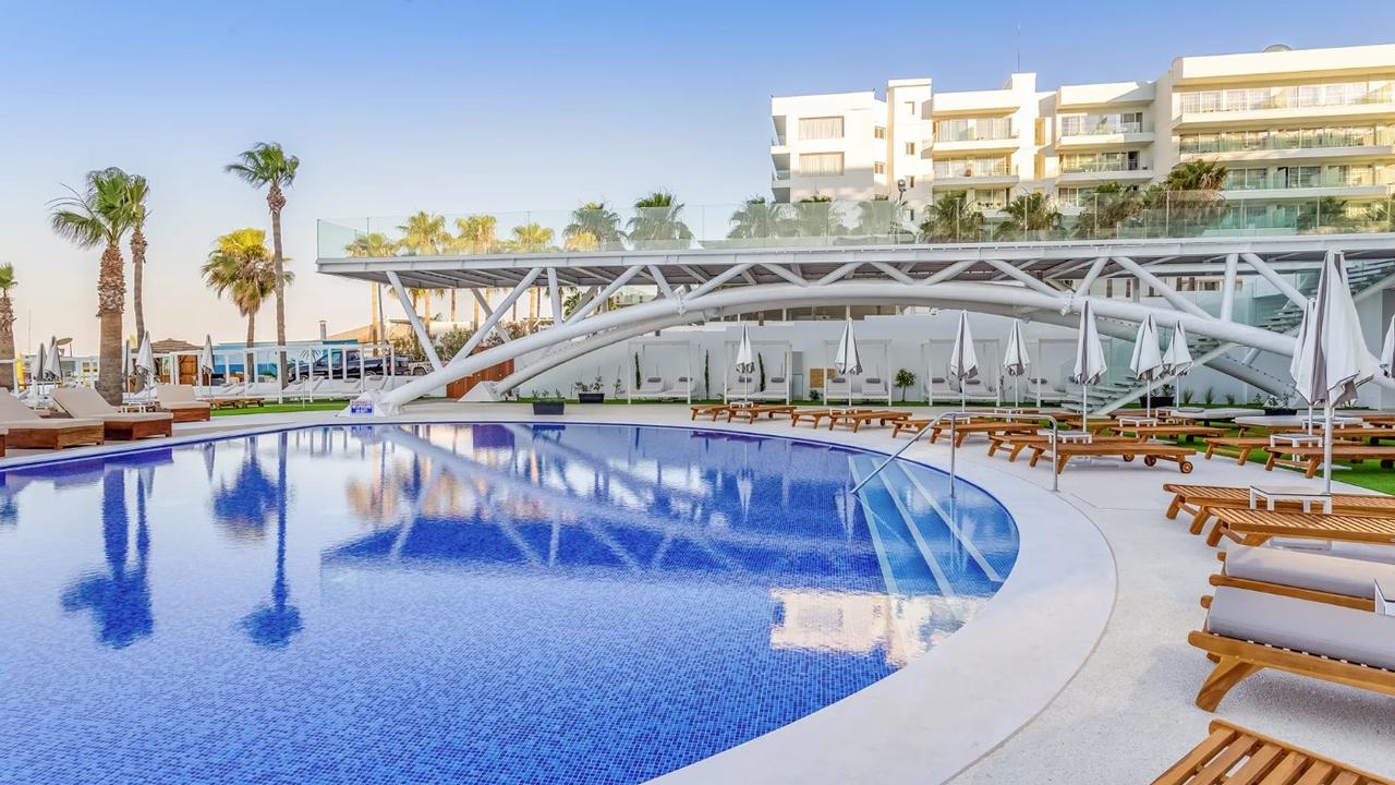 Flamingo Paradise Beach Hotel 