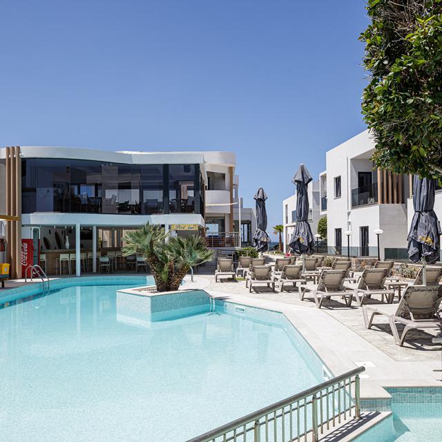 golden-bay-hotel-bungalows