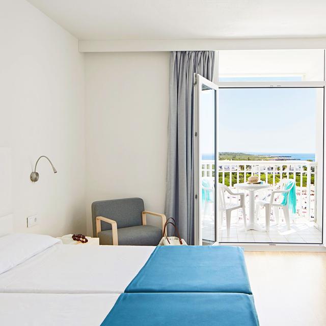 hotel-globales-calan-bosch
