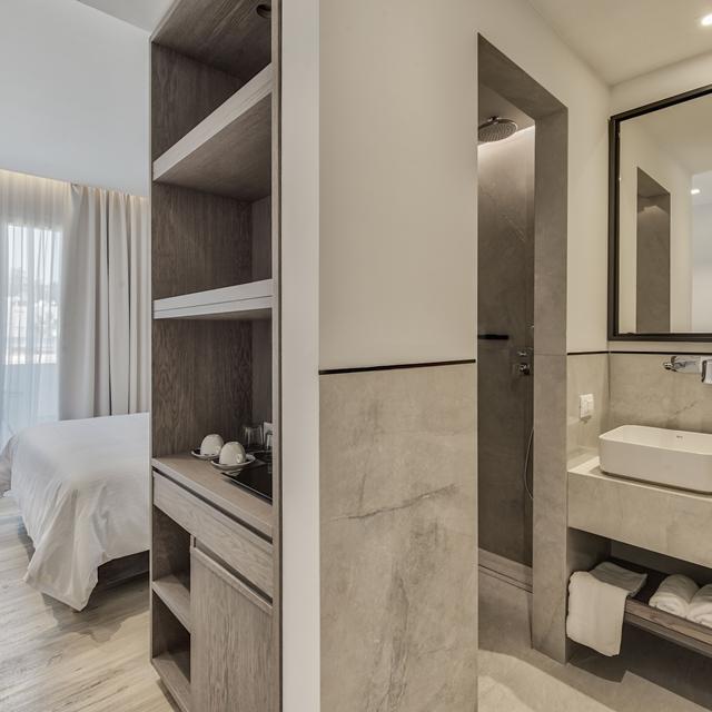 bitzaro-hotel-in-town
