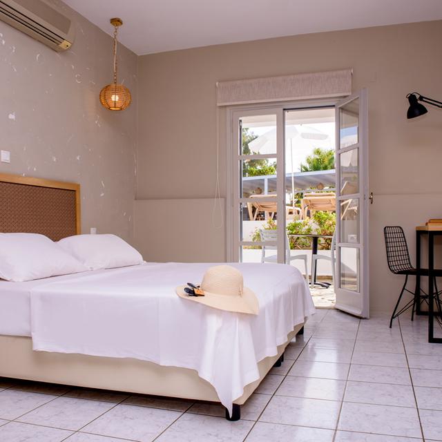 aparthotel-iphigenia-mythic-retreat