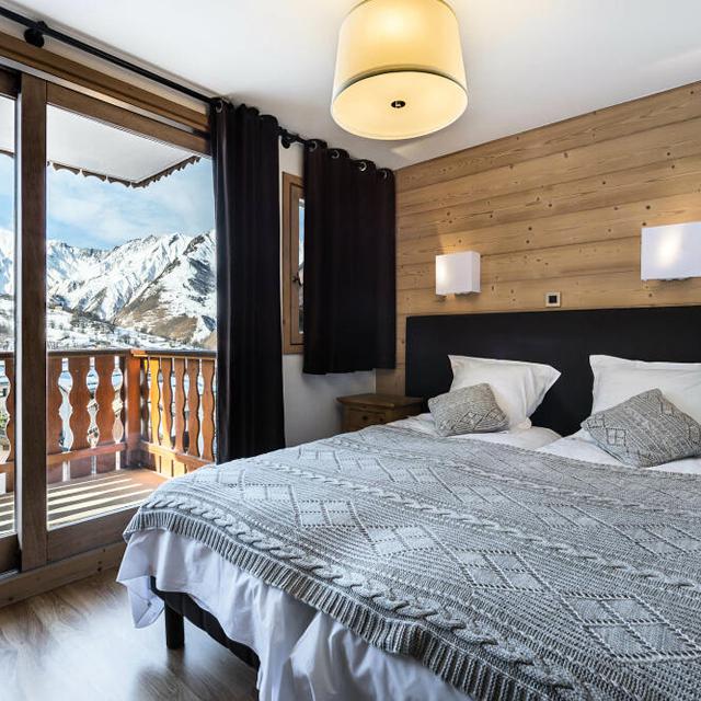 residence-cheval-noir