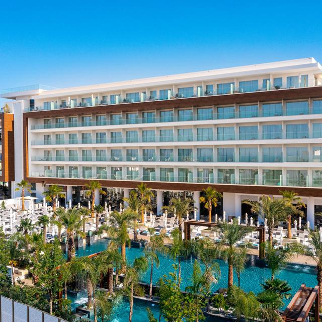 amanti-madefortwo-hotels-adults-only