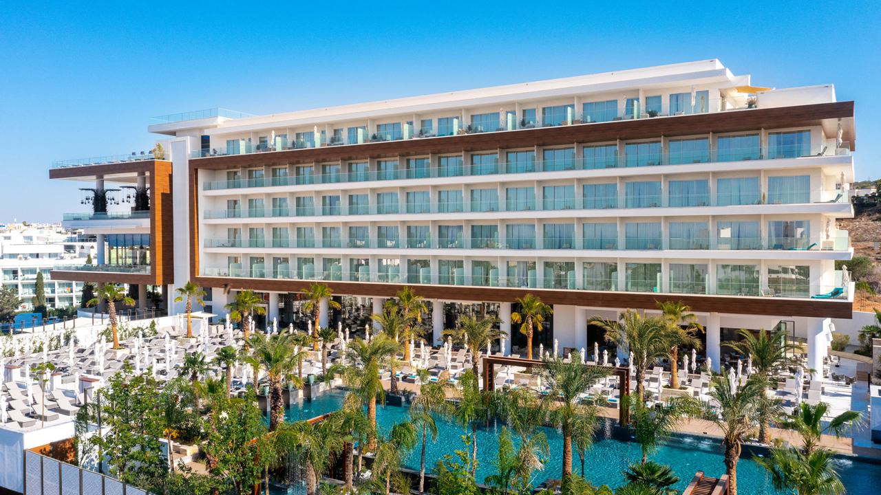 Amanti MadeForTwo Hotels 