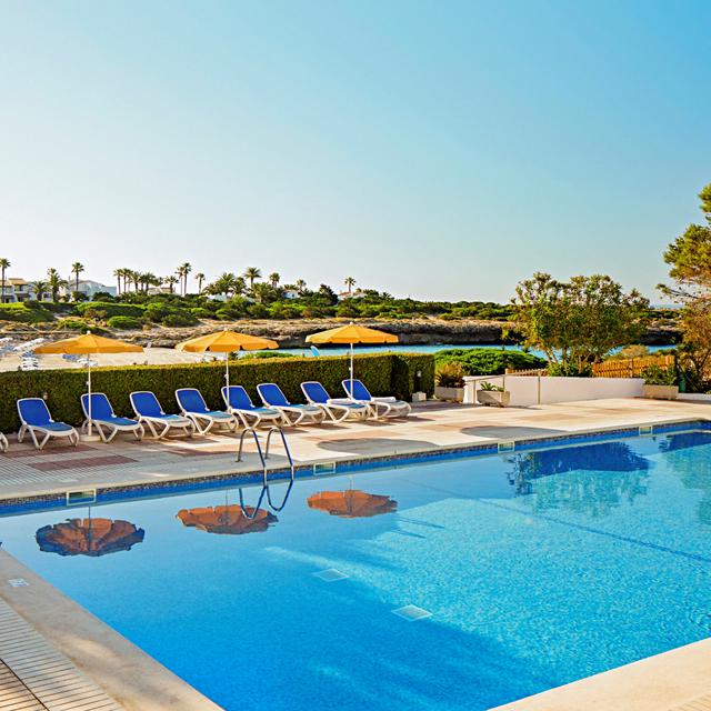 hotel-globales-calan-bosch