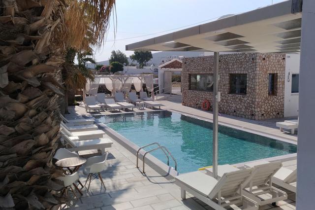 Zonvakantie 3* Santorini € 560,- ✓ 8 dagen logies ontbijt