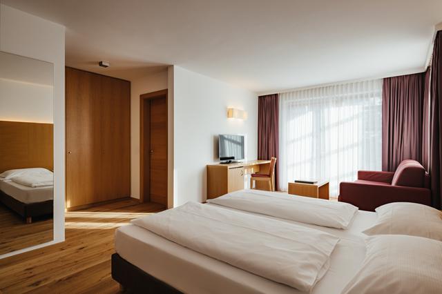 Skivakantie 4* Badia - Dolomiti Superski € 1237,- ⁂ fitness, restaurant(s), parkeerplaats, wellness, kluisje op kamer, wifi, sauna