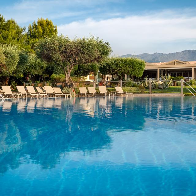 hotel-mareblue-beach-resort